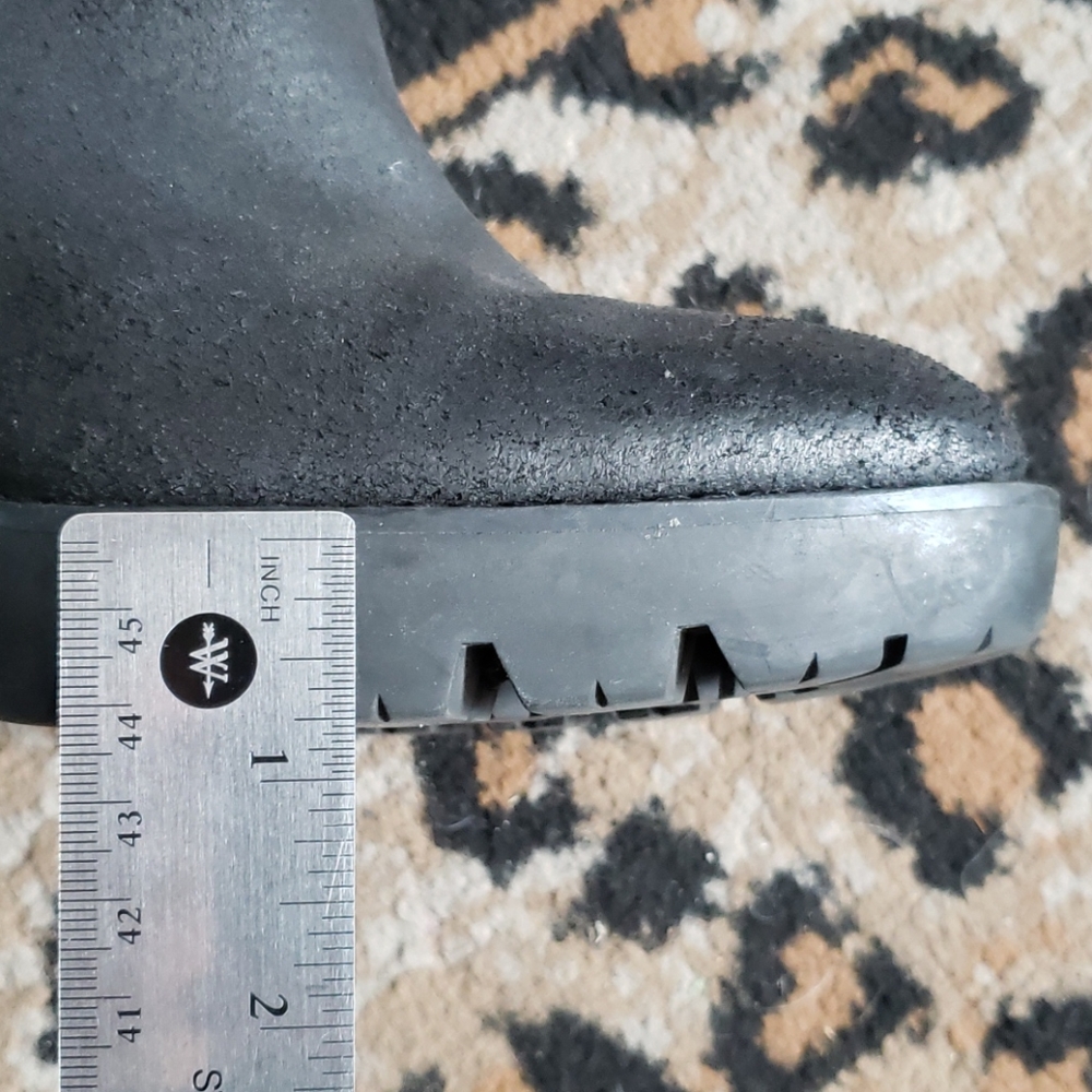 Kenneth Cole black distressed leather lugged heels - Picture 15 of 15